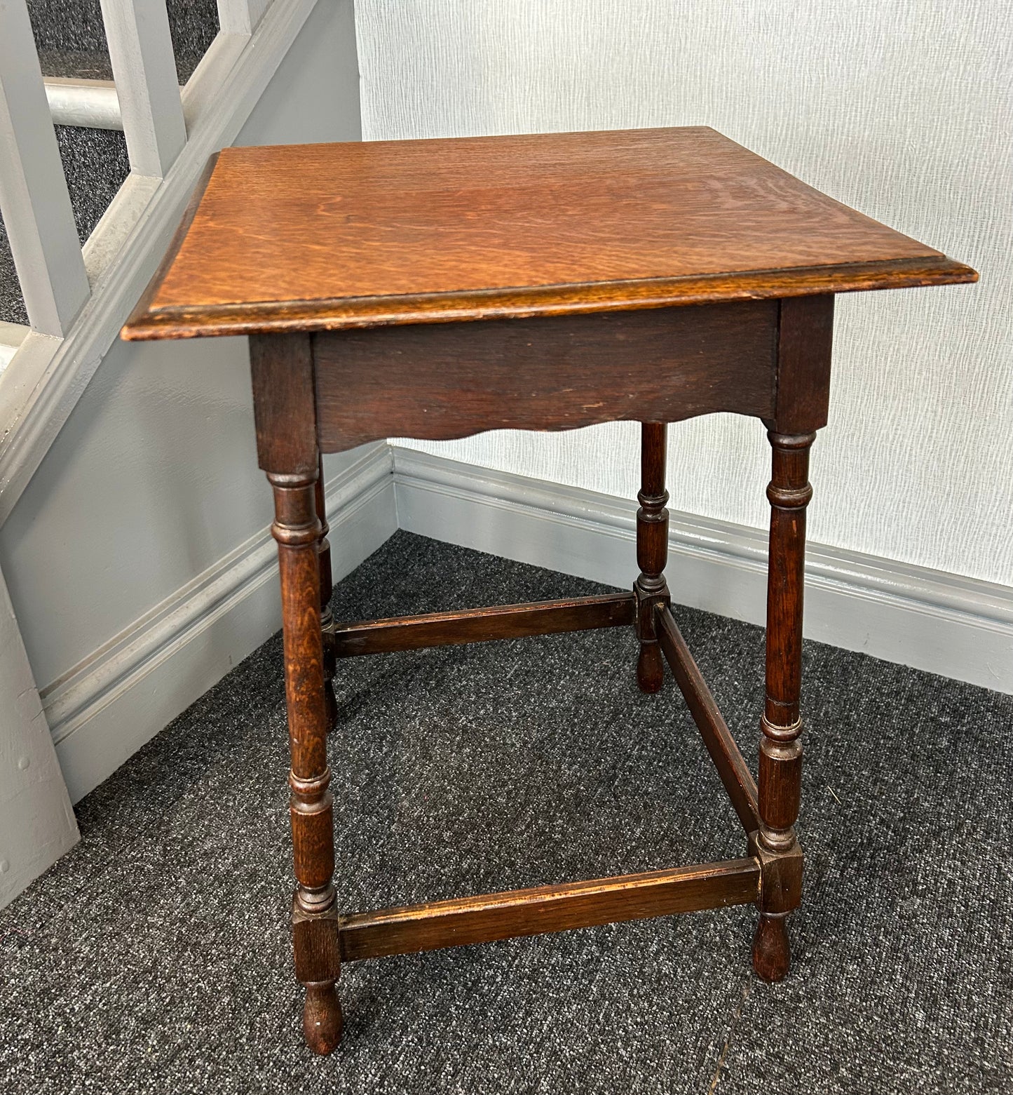 Waring and Gillow petit oak side table