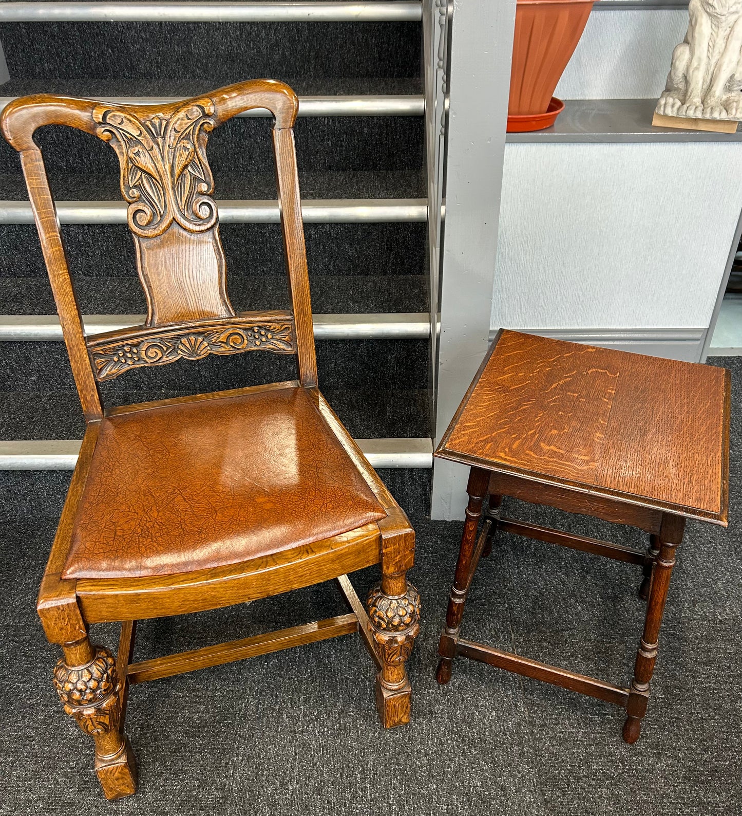 Waring and Gillow petit oak side table