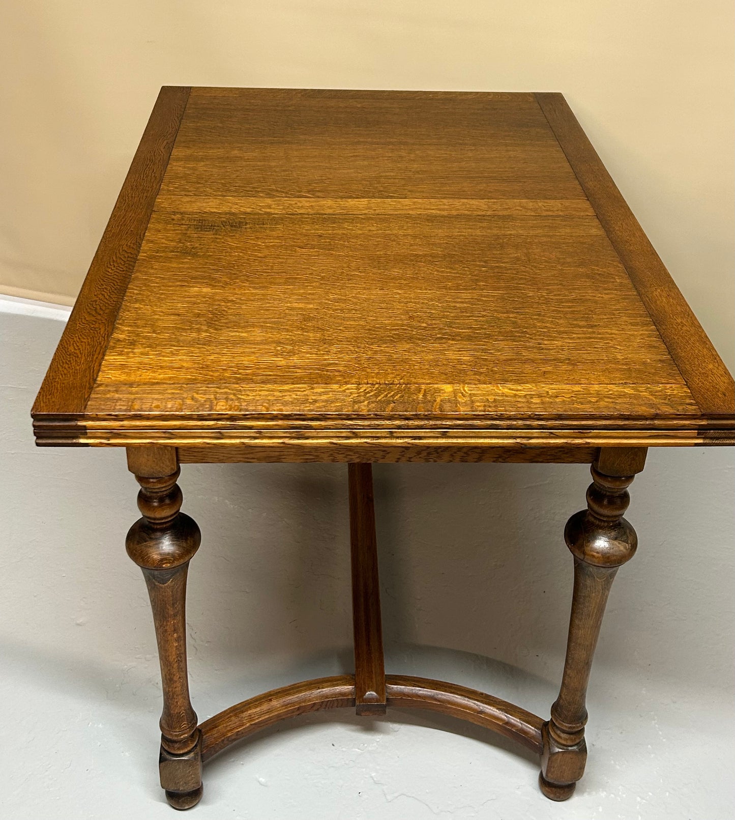 Extending Oak drawer leaf dining table