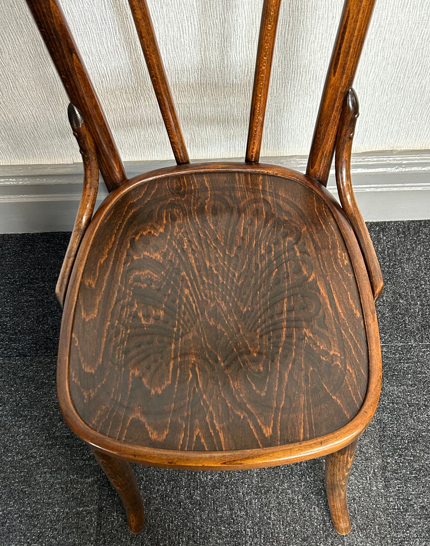 Set of 6 Bentwood Thonet chairs