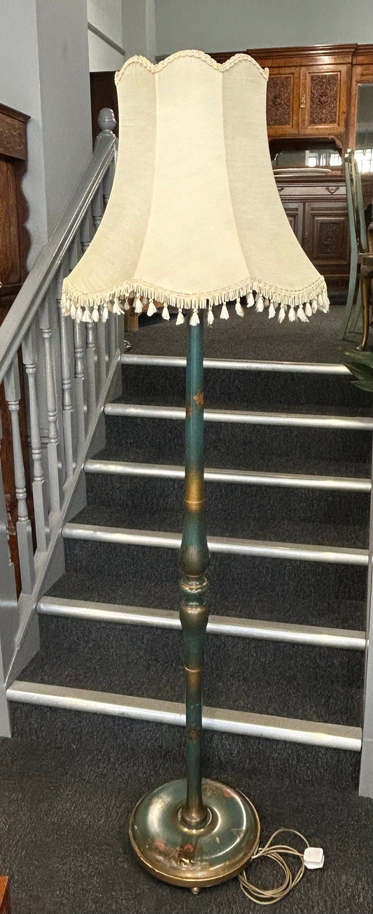 Chinoiserie lacquered floor lamp