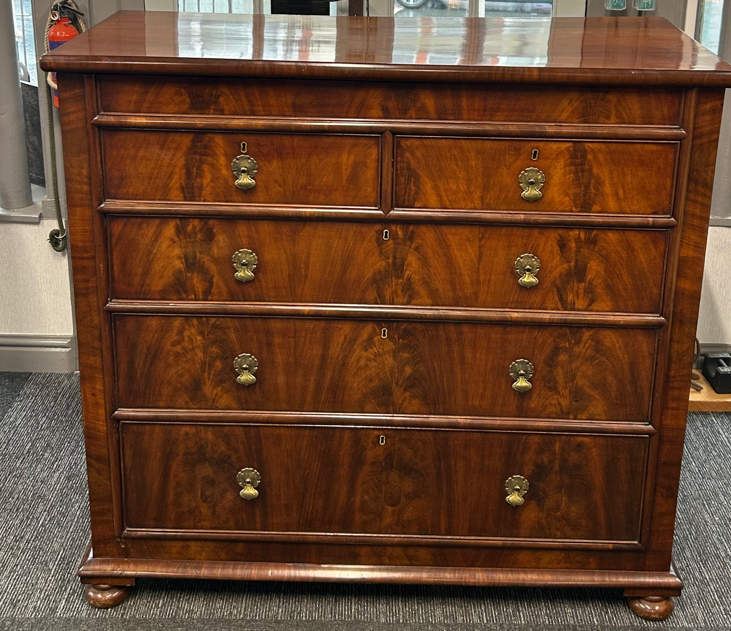 Victorian flamed mahogany chest of drawers