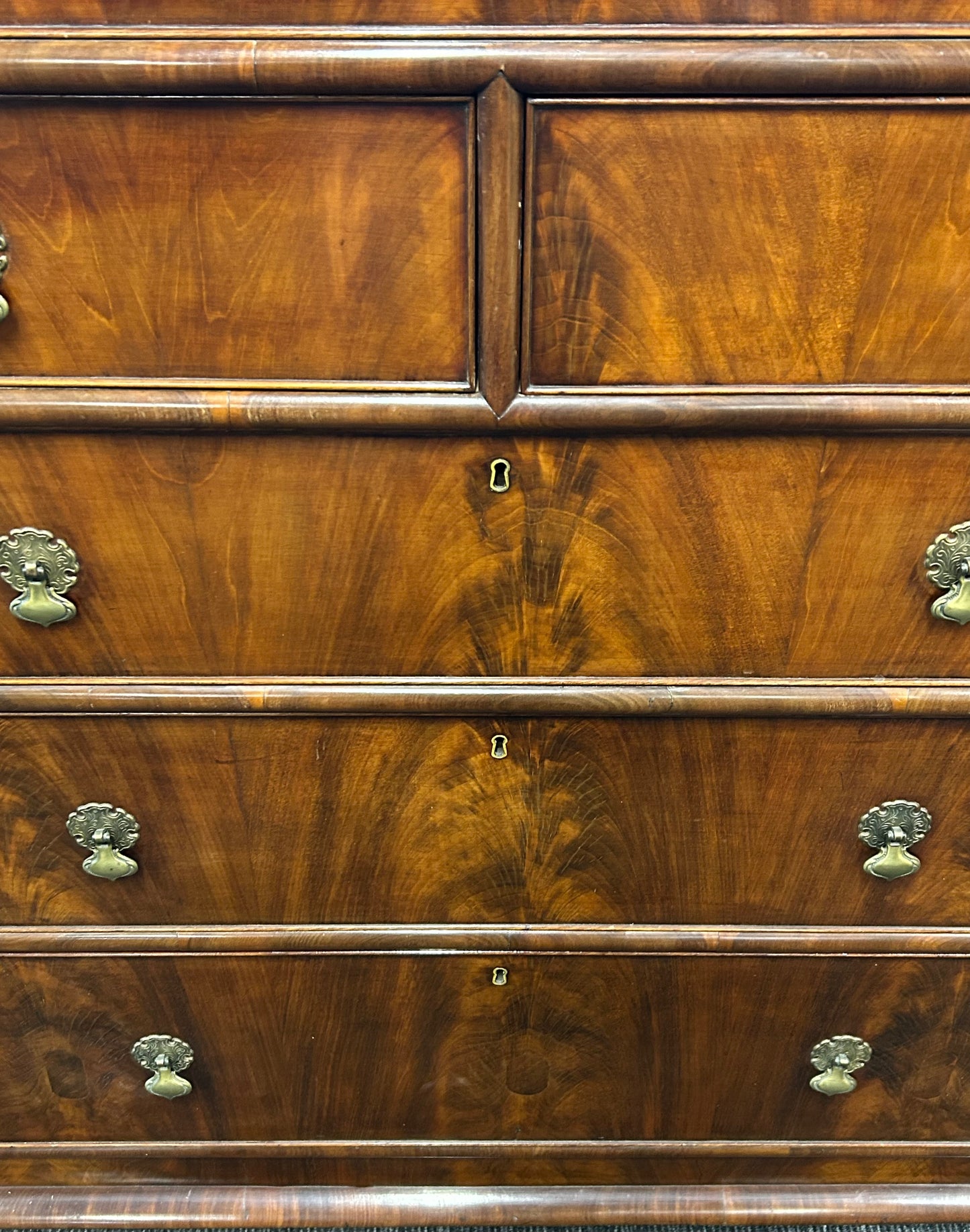 Victorian flamed mahogany chest of drawers