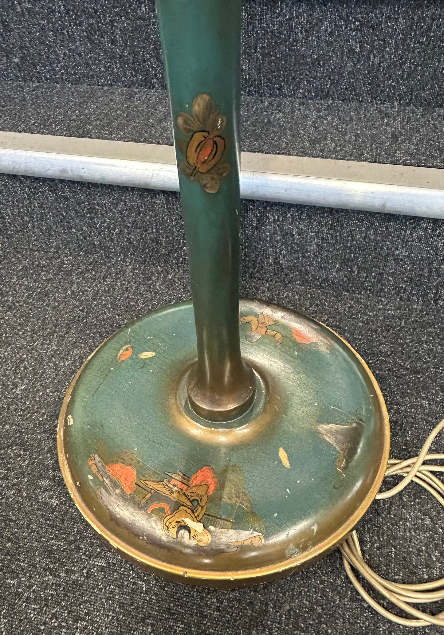Chinoiserie lacquered floor lamp