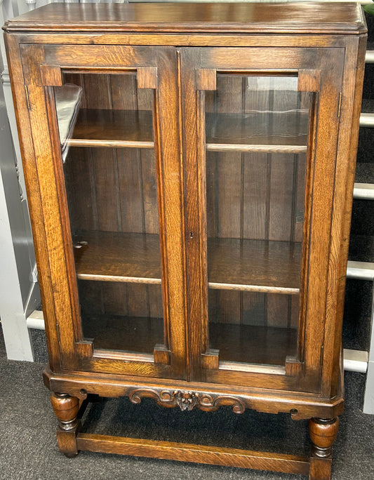 Oak 2 door glazed cabinet