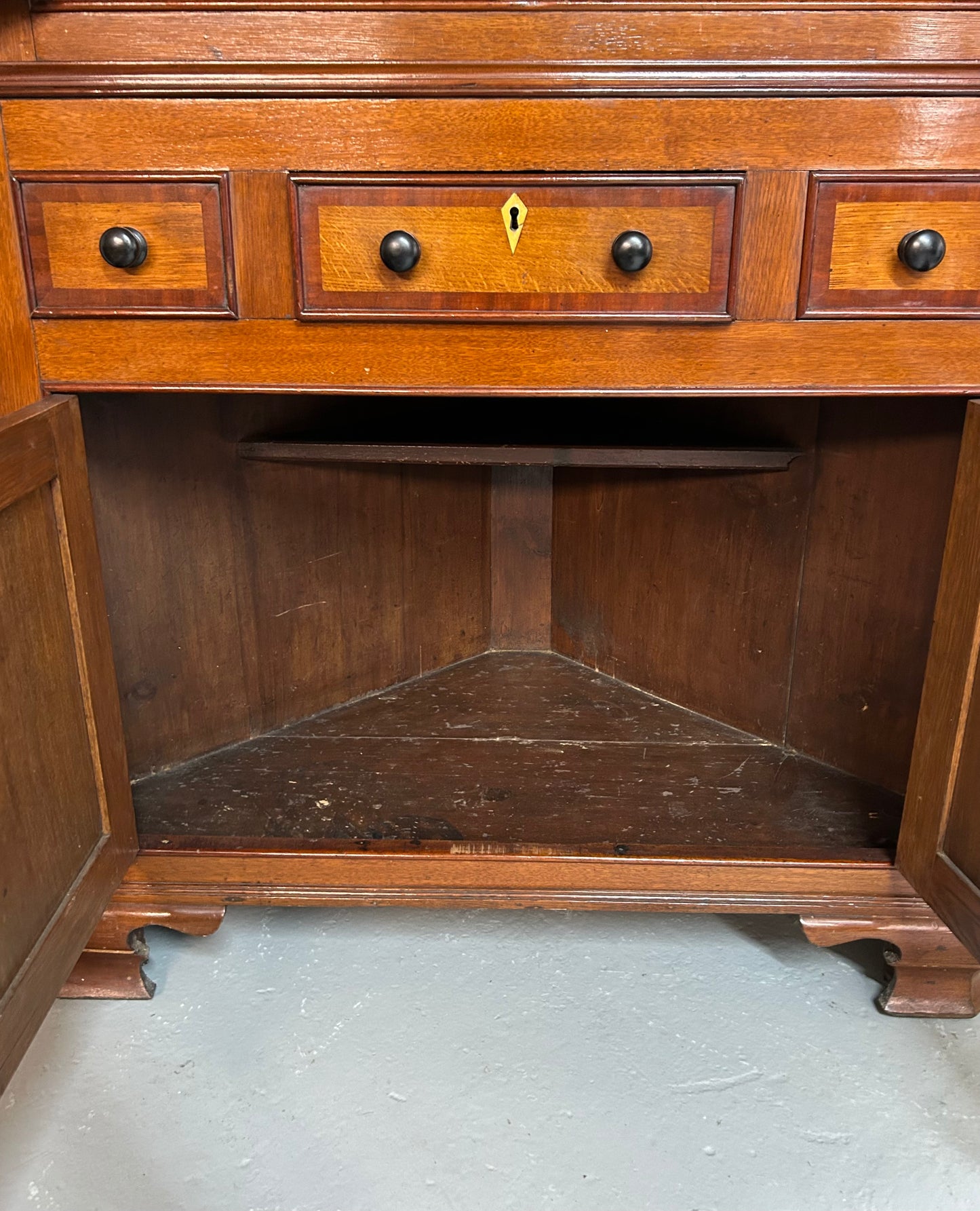Welsh free standing oak corner cabinet