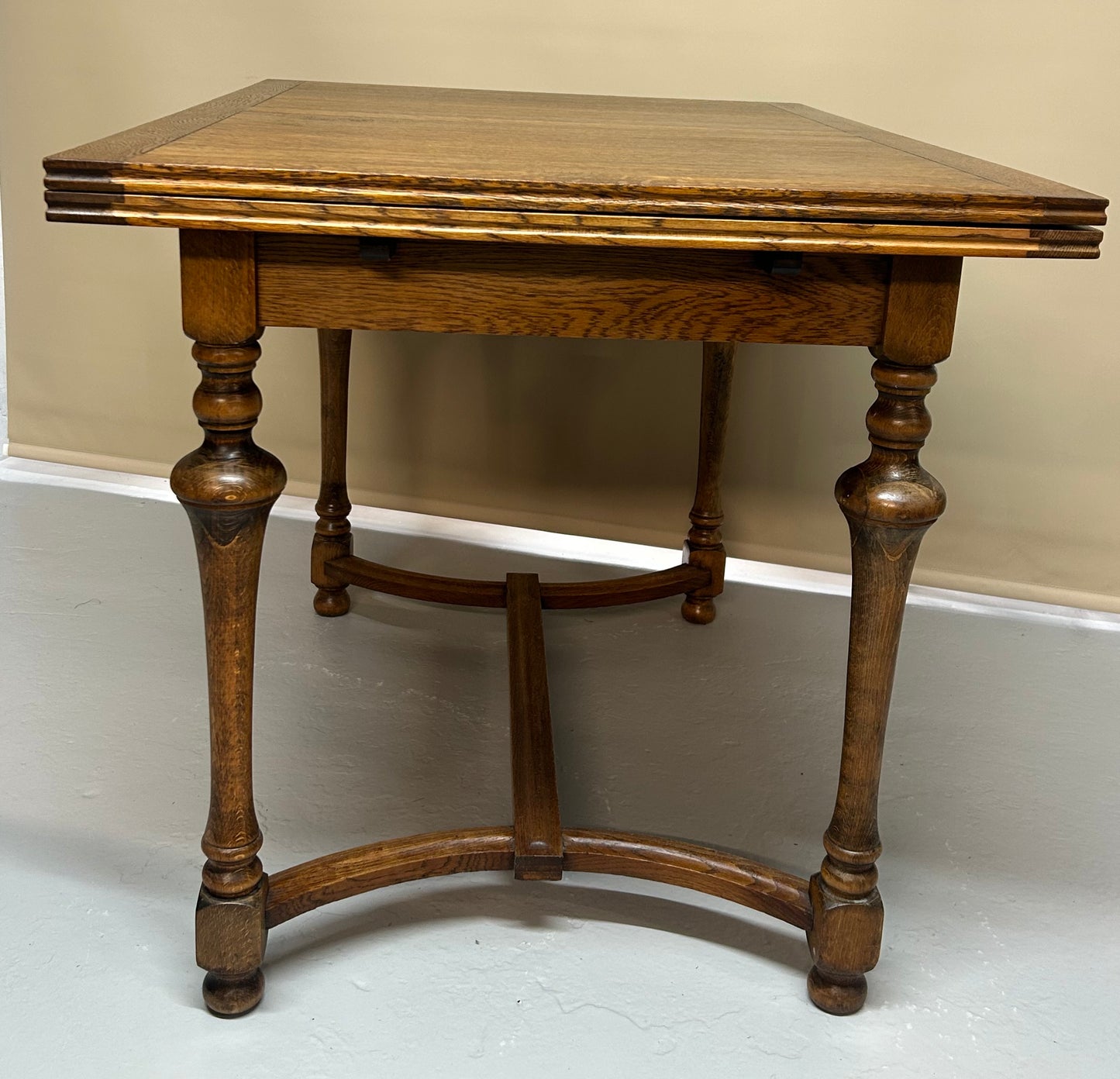 Extending Oak drawer leaf dining table