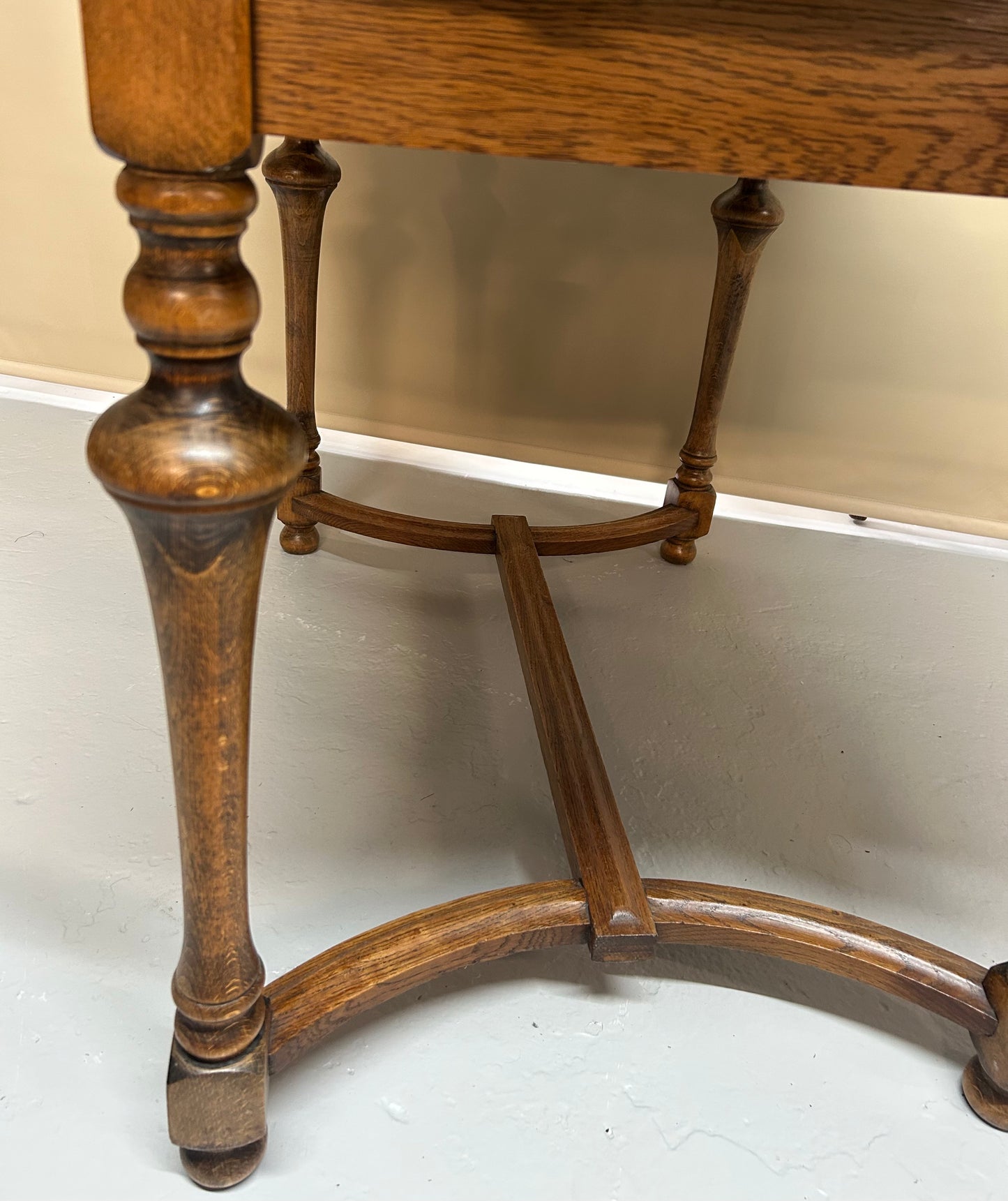 Extending Oak drawer leaf dining table