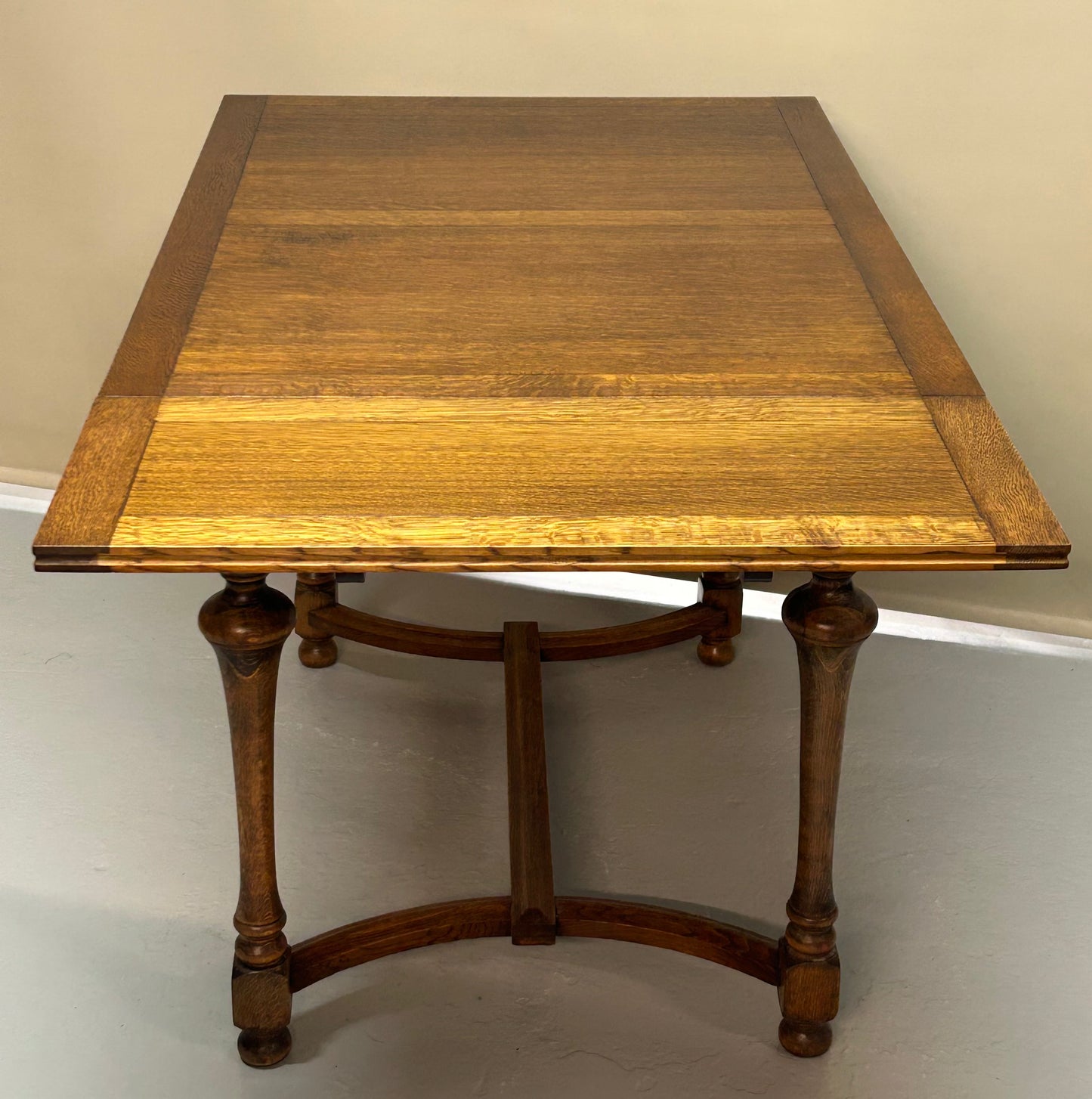 Extending Oak drawer leaf dining table