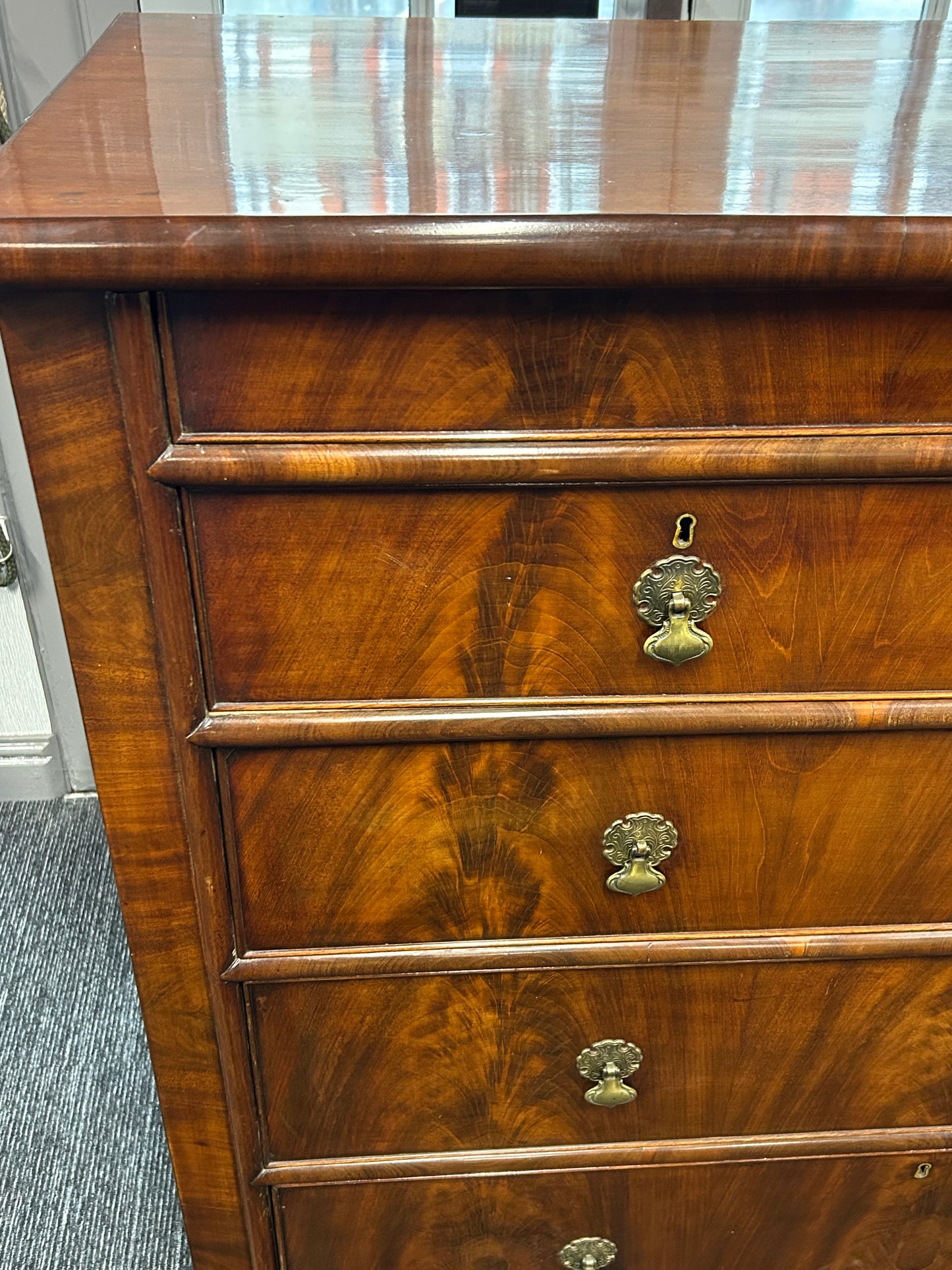 Victorian flamed mahogany chest of drawers