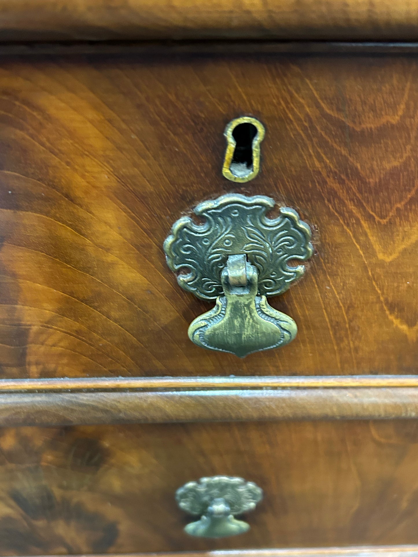 Victorian flamed mahogany chest of drawers