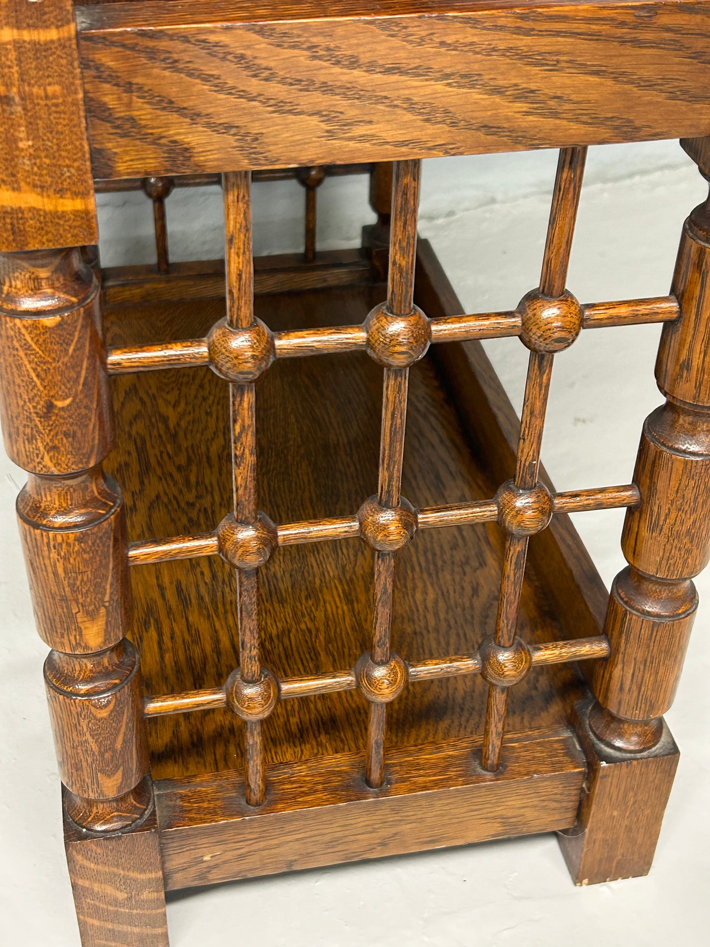 Oak arts and crafts bookcase stand