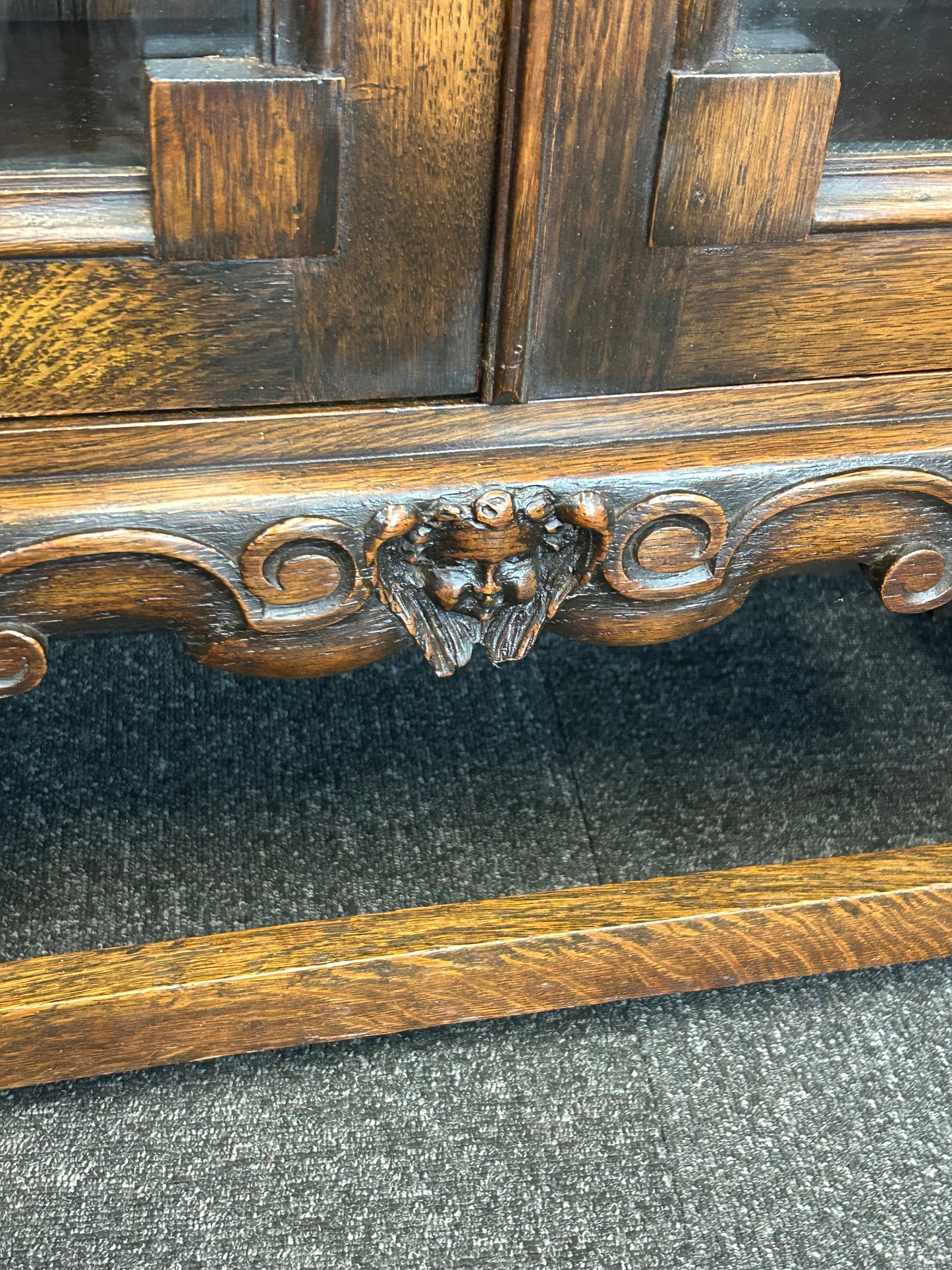 Oak 2 door glazed cabinet